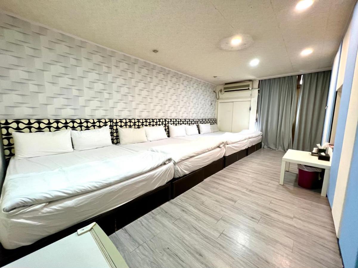 Fengjia Pig'S House Taichung Exterior foto